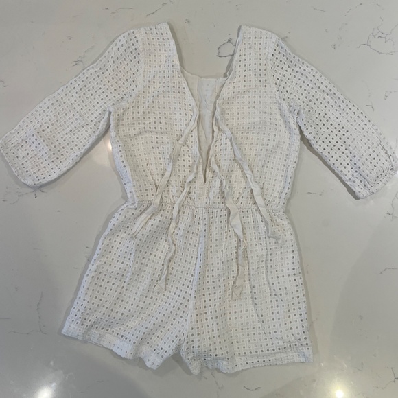 Anthropologie Lilka Women's White Eyelet Bow Back 3/4 Sleeve Romper - Picture 6 of 7